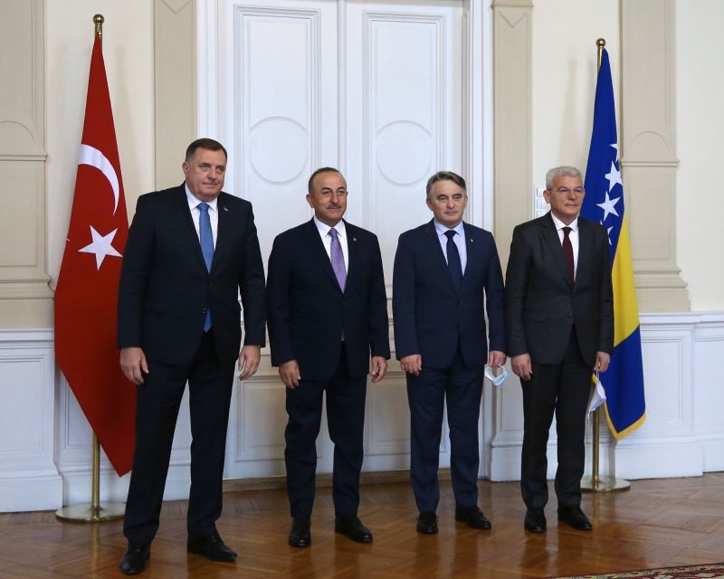 Bakan Çavuşoğlu, Bosna Hersek Devlet Başkanlığı Konseyi Başkanı Dodik ile görüştü
