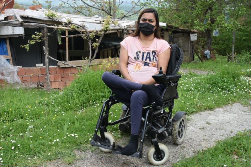 Sinop’ta 28 yaşındaki engelli genç kız yürüyebilmek için yardım bekliyor
