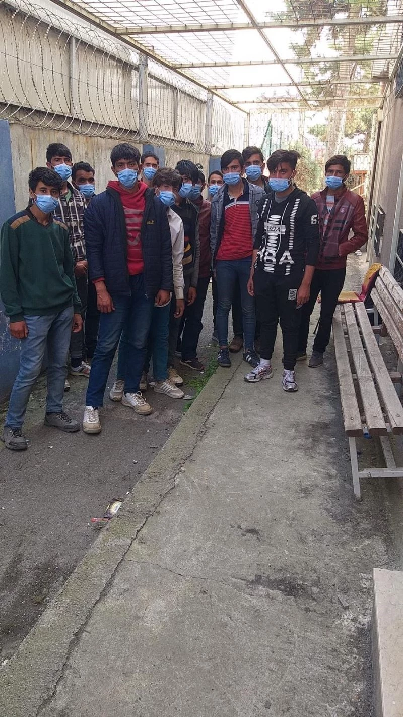 TEM’de durdurulan otobüsten 16 düzensiz göçmen çıktı
