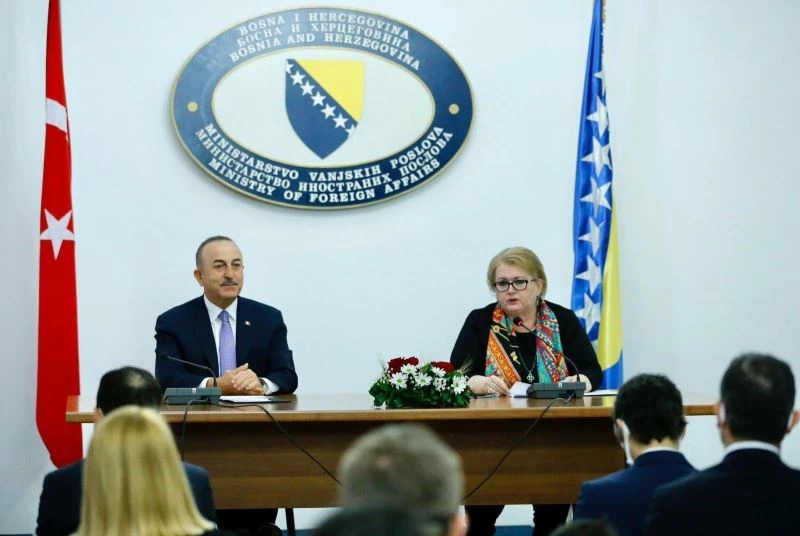 Bakan Çavuşoğlu, Bosna Hersekli mevkidaşı Turkovic ile görüştü
