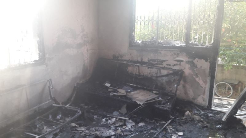 Tarsus’ta ev yangınında 1 kişi yaralandı
