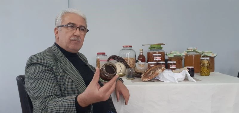 Virüsten korunmak için tükettiği gıdaları kendisi üretmeye başladı
