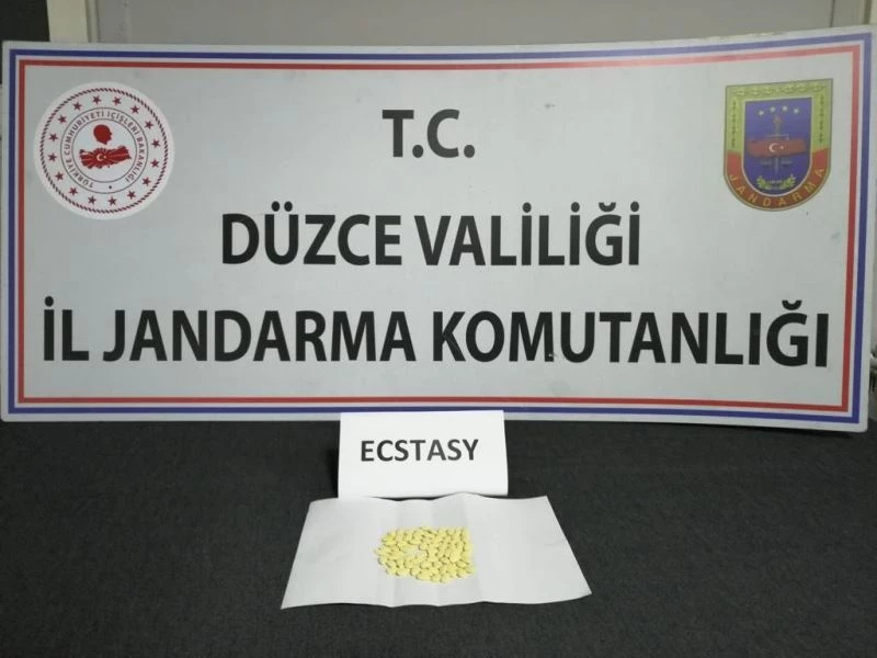 Arızalı motosikleti taşıyan çekiciden uyuşturucu çıktı
