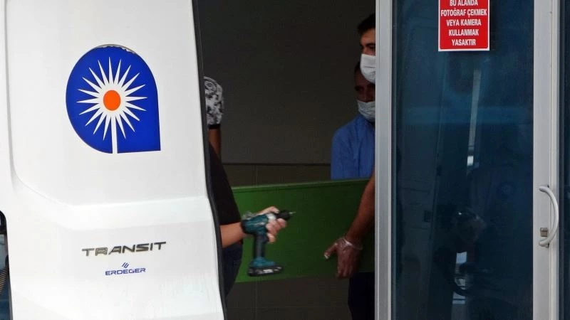 Evde ölü bulunan anne ile kızının cenazesi gözyaşlarıyla morgdan alındı
