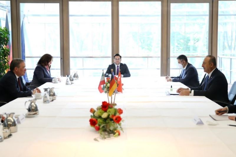 Dışişleri Bakanı Çavuşoğlu, Hristiyan Demokrat Parti Genel Başkanı Laschet ile görüştü
