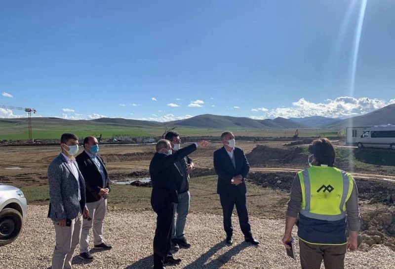 Vali Epcim, askeri kışla inşaatında incelemelerde bulundu
