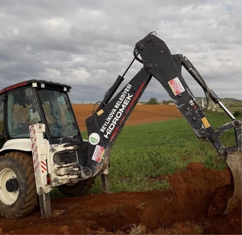 Beylikova Belediyesi ekipleri sulama sistemindeki patlakları tamir etti
