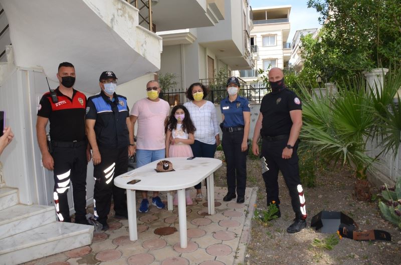 Didim’de polislerden sürpriz doğum günü
