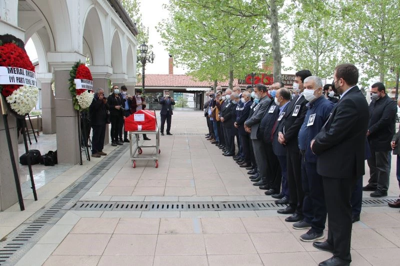 Ünlü Edebiyatçı Emine Işınsu, dualarla uğurlandı
