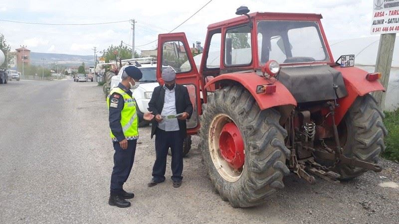 Jandarmadan çiftçilere traktör kullanımı eğitimi
