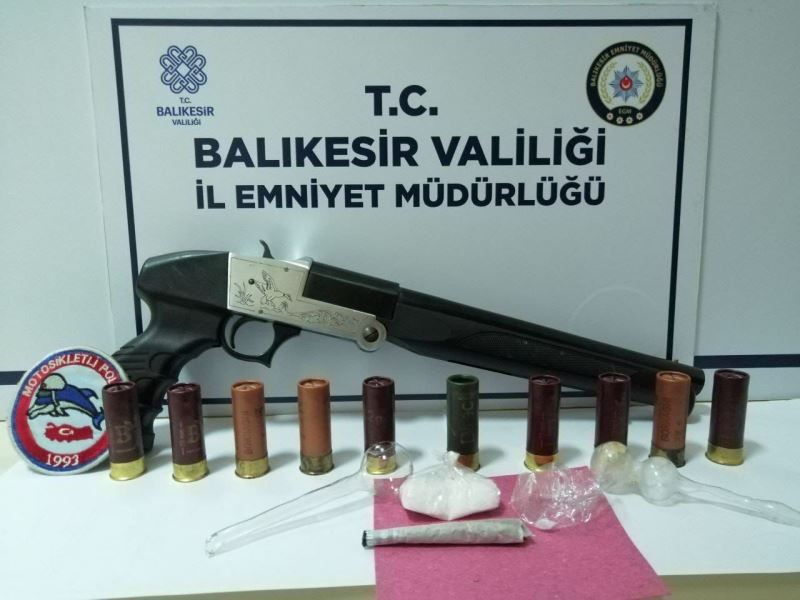 Balıkesir’de polis 20 şahsı gözaltına aldı
