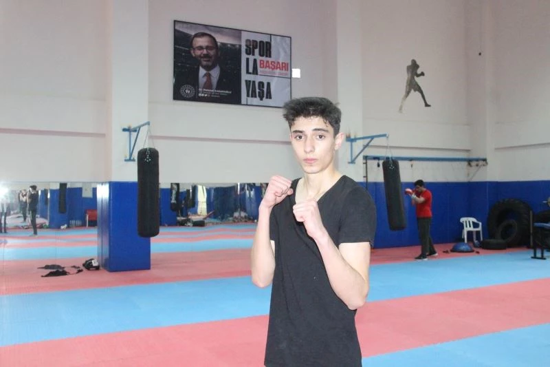 Genç sporcu, babasının izinden gidip şampiyonluklar elde etmek istiyor
