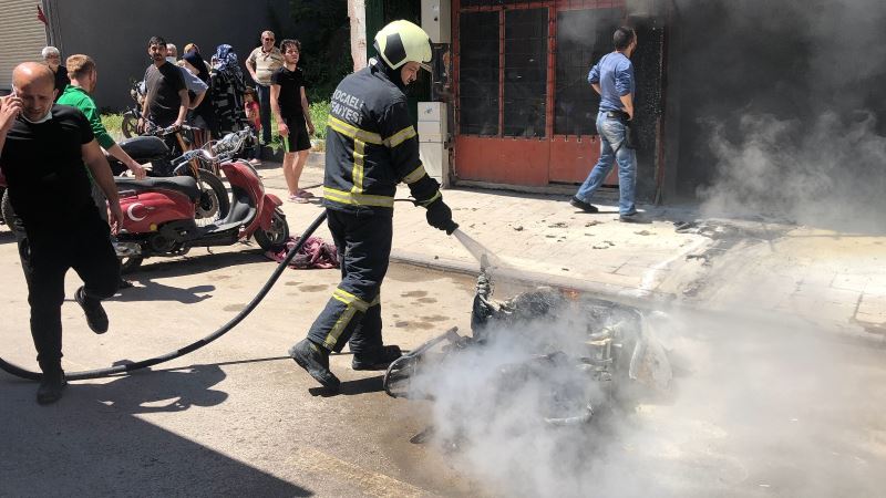 Tamirhaneye bırakılan motosiklet alev alev yandı
