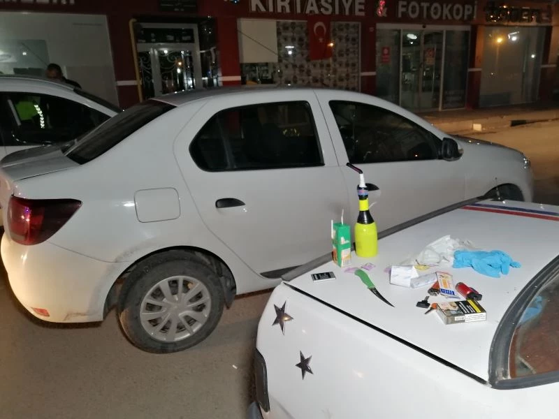 Kısıtlamada uyuşturucu maddeyle yakalanan 4 kişi gözaltına alındı
