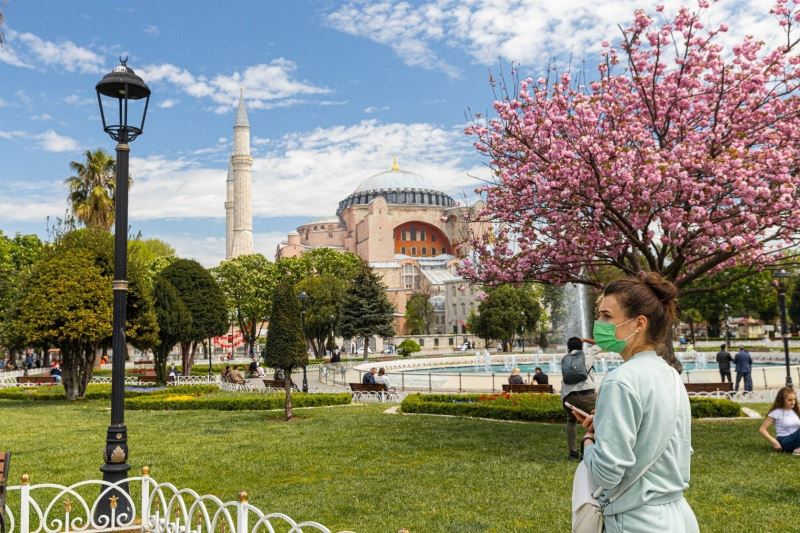 Vali Yerlikaya İstanbul’a Mart ayında gelen turist sayısını açıkladı
