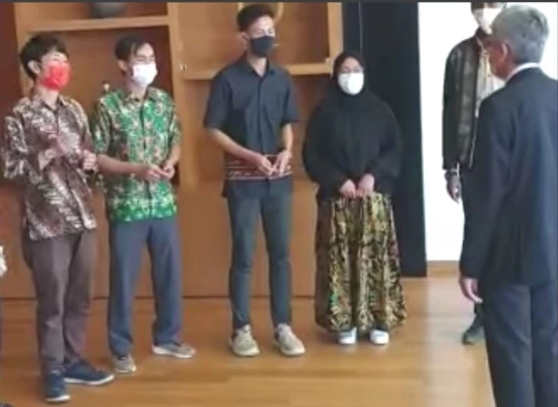 İftardan sonra kapı kapı dolaşıp mani söyleyerek harçlık ve şeker topladılar
