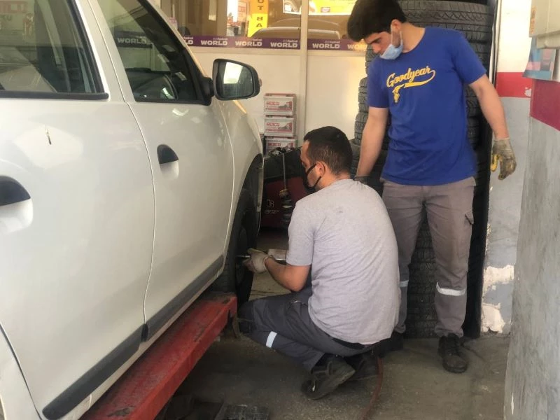 Yazlık lastiğe geçiş devam ediyor
