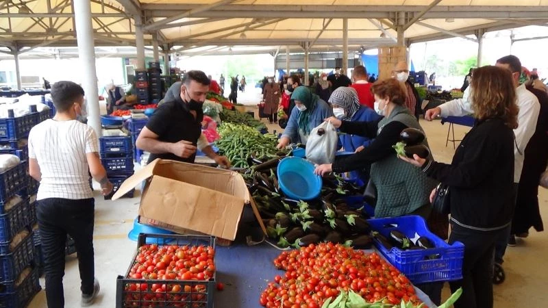 Kütahya’da 10 ayrı noktada pazar kuruldu, tedbirler alınarak açıldı
