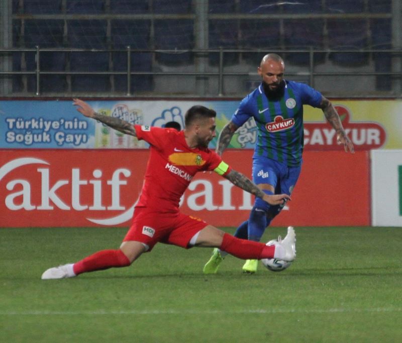 Süper Lig: Çaykur Rizespor: 0 - Yeni Malatyaspor: 2 (İlk yarı)