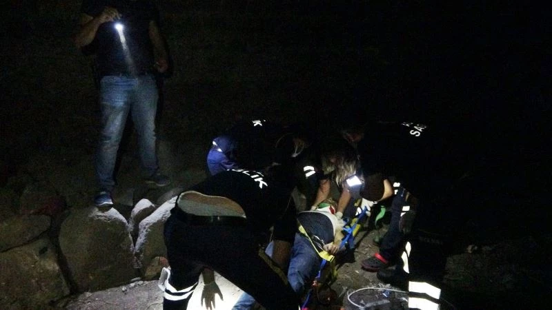 Kısıtlamada tarihi surlara çıktı, düşerek ağır yaralandı
