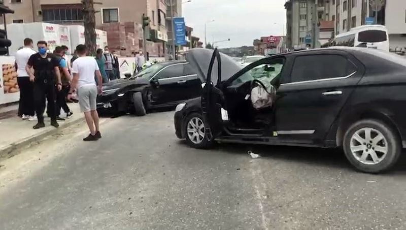 Sapanca’da iki otomobil çarpıştı: 2 yaralı
