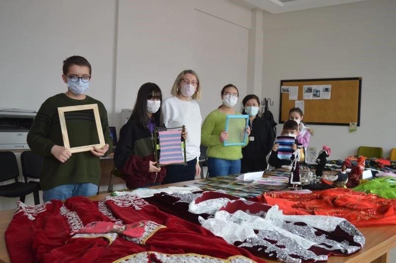 Pandemiyi fırsata çevirerek farklı şehirlerin kültürünü öğreniyorlar
