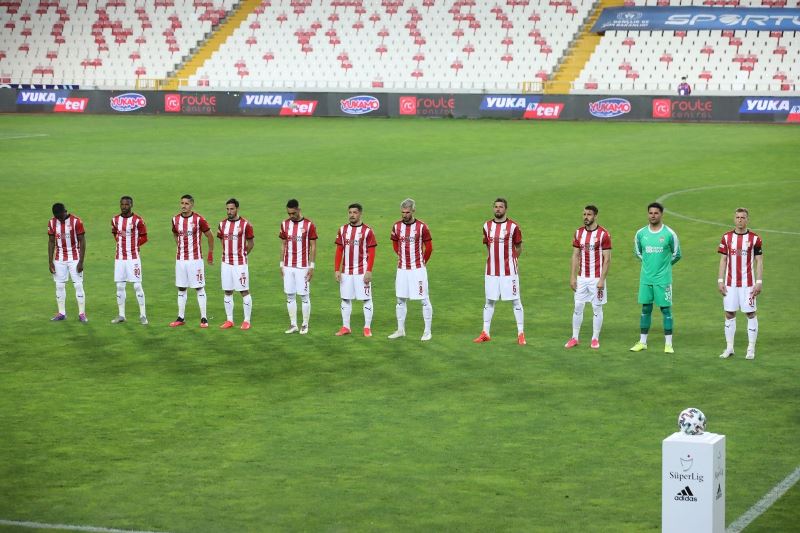 Sivasspor’da ceza sınırındaki futbolcular kart görmedi
