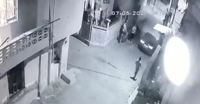 Kısıtlamada arabayla hız yapan kişilerle kavga ettiler
