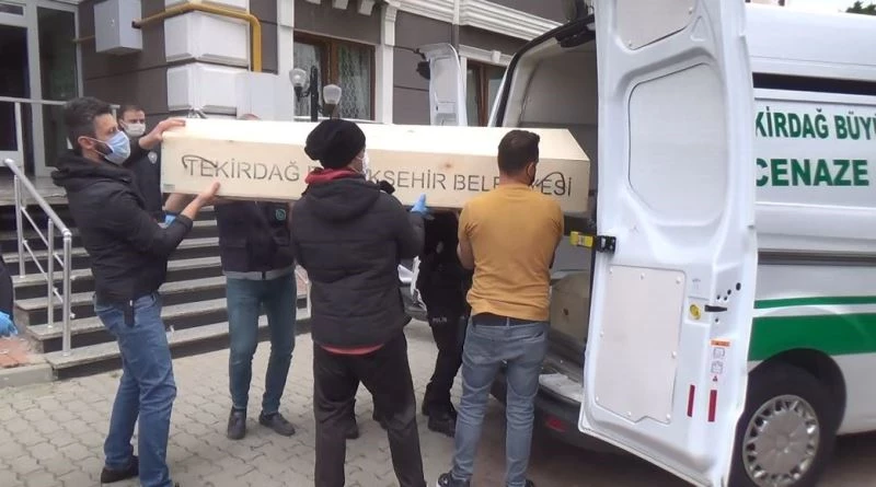 Doktor, kızıyla aynı odada ölü bulundu
