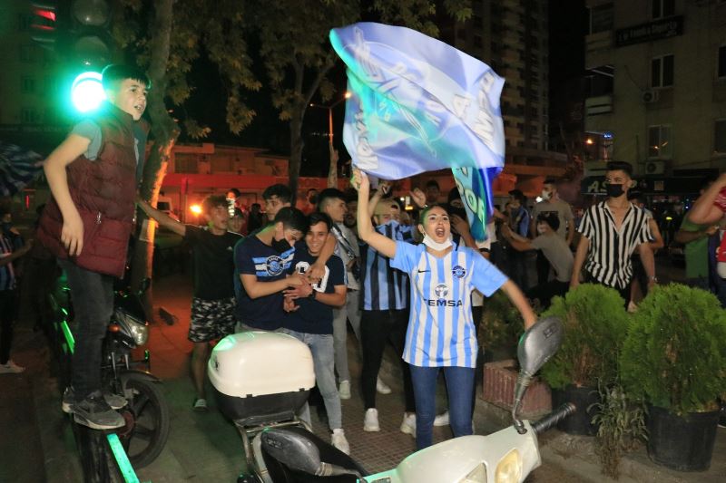 Adana Demirspor’un 26 yıl sonra gelen şampiyonluğu, kentte coşkuyla kutlandı
