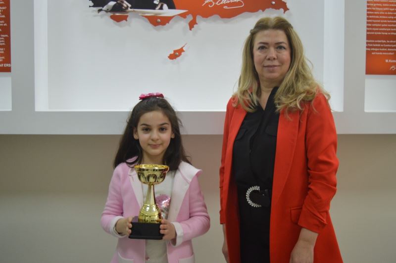 Matematikte 4 dünya birinciliği Elif Zeynep’ten
