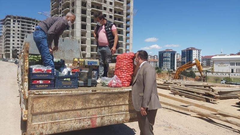 Semt pazarlarına gidemeyenler için ’seyyar pazar’
