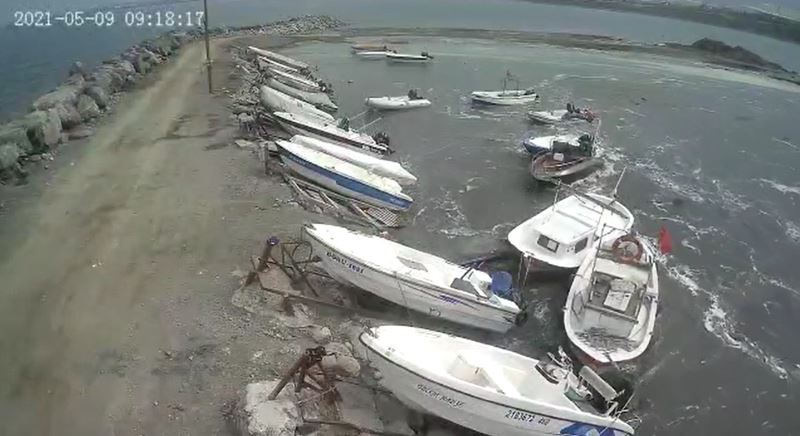 Hatay’da oluşan gel-git balıkçı teknelerini sürükledi
