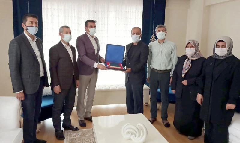 Şehit Semih Özbey’in Annesi Sadiye Özbey’e Anneler günü özel ziyareti
