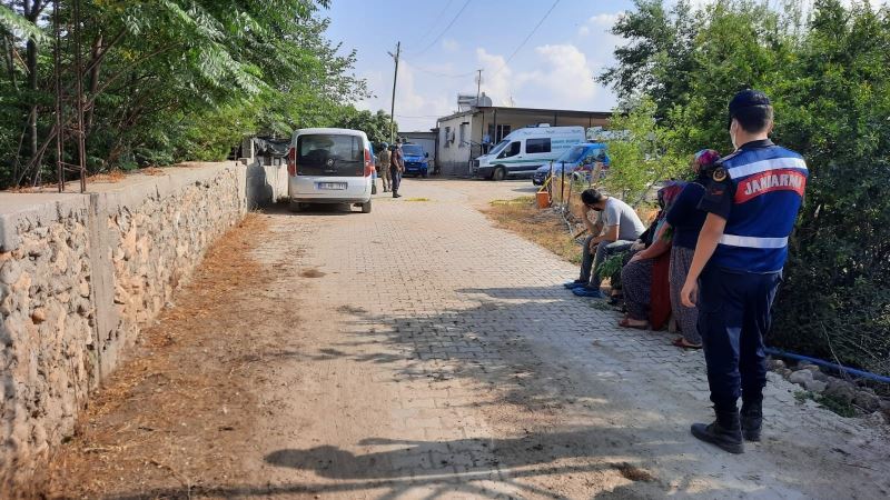 Kocası ve görümcesini uykuda öldürdü
