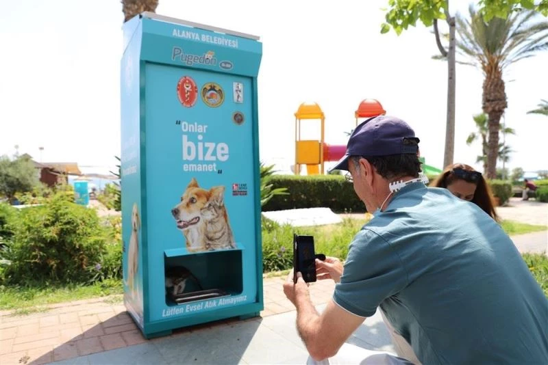 Alanya’da vatandaşlar 1 TL karşılığı sokak hayvanlarını besleyecek
