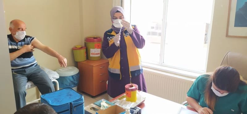 Gemerek Devlet Hastanesinde Biontech Aşıları  Uygulanmaya Başlandı
