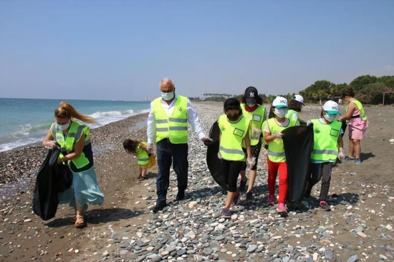 Mersin kumsalları anaç deniz kaplumbağaları için temizleniyor