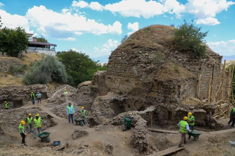 Elazığ’da tarihi hamamda restorasyon çalışmaları başladı
