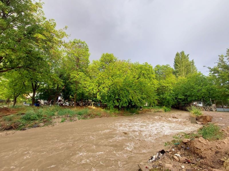 Nevşehir’de sağanak yağış sele neden oldu

