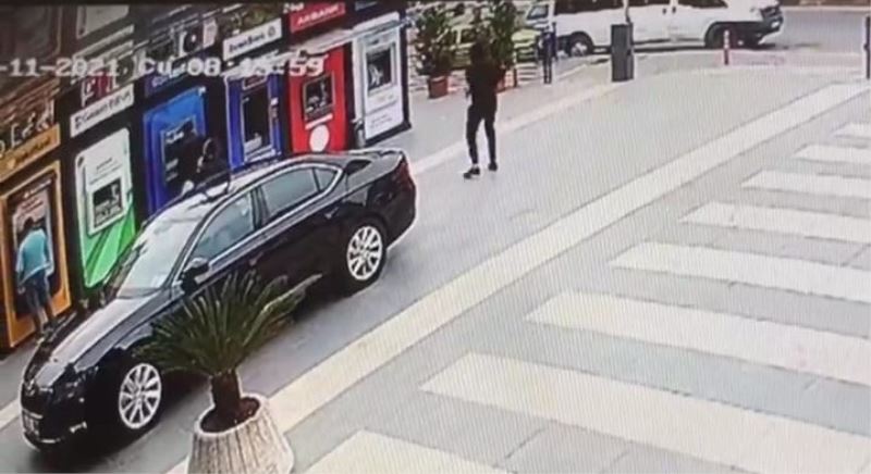Yomra’da Belediye Başkanı Bıyık’a silahlı saldırı anı güvenlik kameralarına saniye saniye yansıdı
