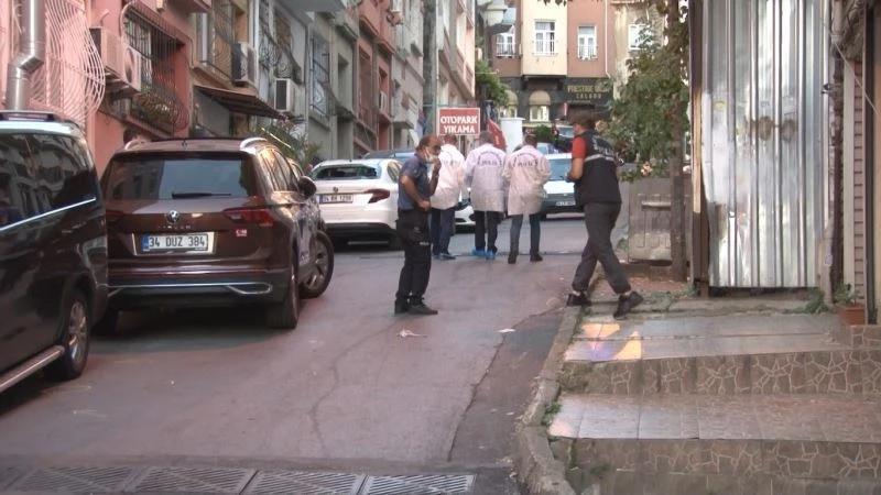 Şişli’de çocuğunu parka götürmek için sokağa çıkan baba silahlı saldırıda öldü
