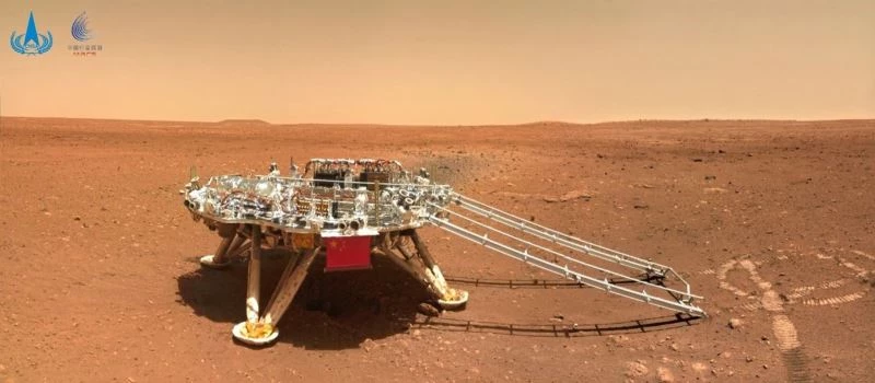 Çin’in Mars keşif aracı Zhurong, Kızıl Gezegen’den fotoğraf gönderdi
