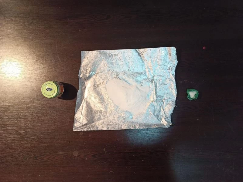 Bebek maması kavanozundan uyuşturucu çıktı
