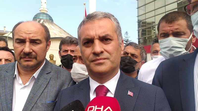 Vali Ustaoğlu Yomra Belediye Başkanı Bıyık’a düzenlenen silahlı saldırı sonrası olay yerine geldi
