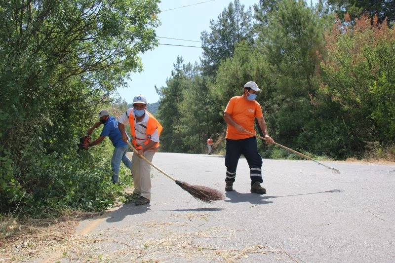 Turizm sezonu öncesi Çıralı’da çevre temizliği
