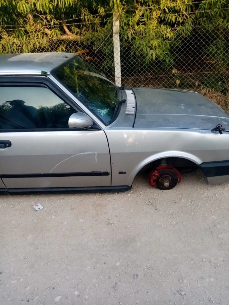 Tarsus’ta çalınan araba parçalanmış halde bulundu
