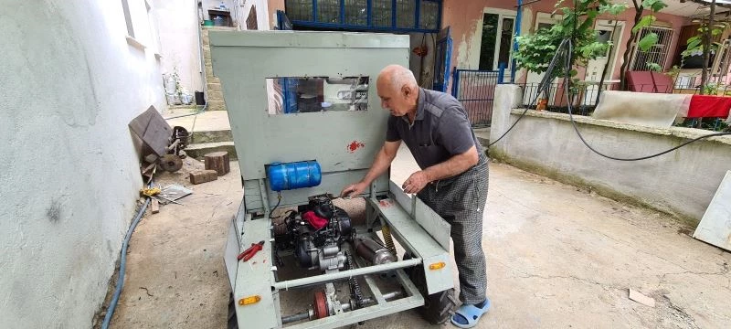 ’Tam Kapanma’ döneminde torunları için araç yaptı
