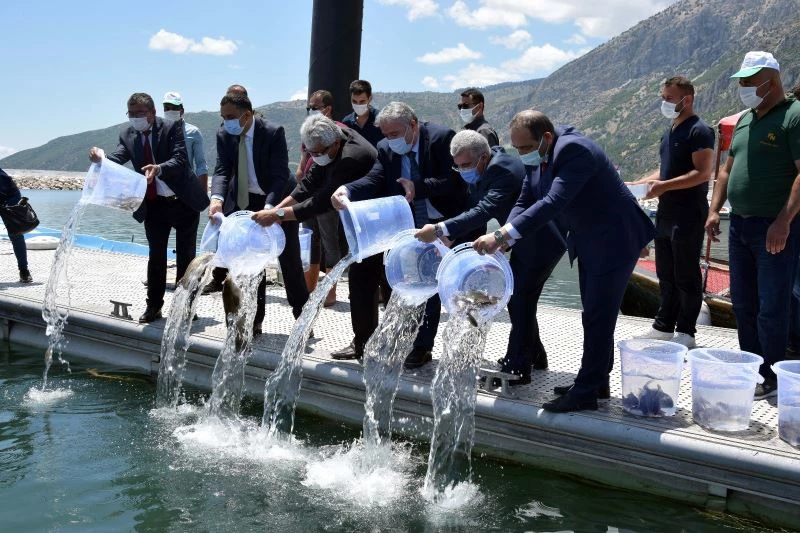 SAREM, Eğirdir Gölüne balık, kerevit ve sülük bıraktı
