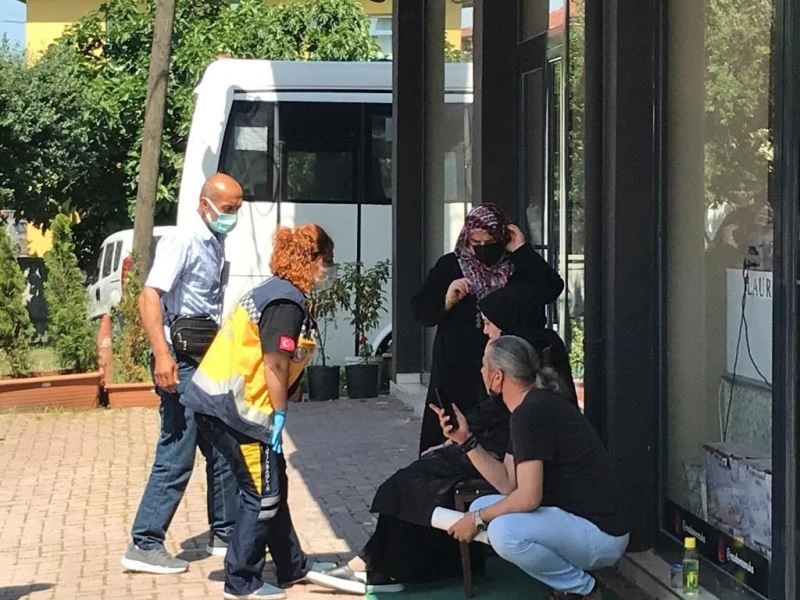 Araç durmadan inmek isteyen kadın yolcu düşerek hastanelik oldu
